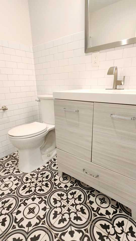 2200 W 32nd St #NA - Photo 5 of 10