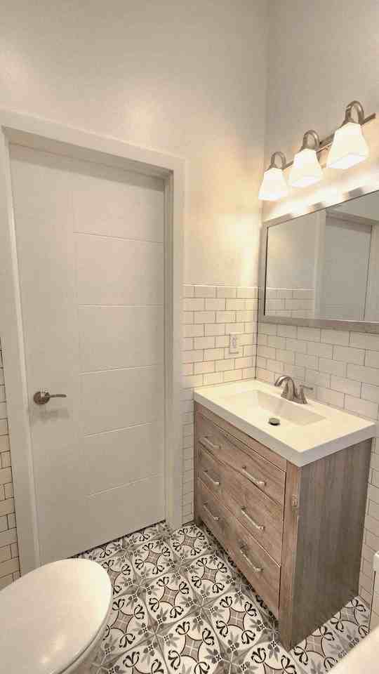 2200 W 32nd St #NA - Photo 6 of 10