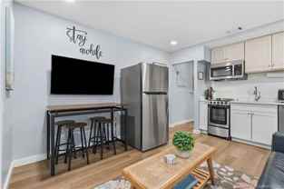 657 Sw Cleveland Ave #B - Photo 1 of 1