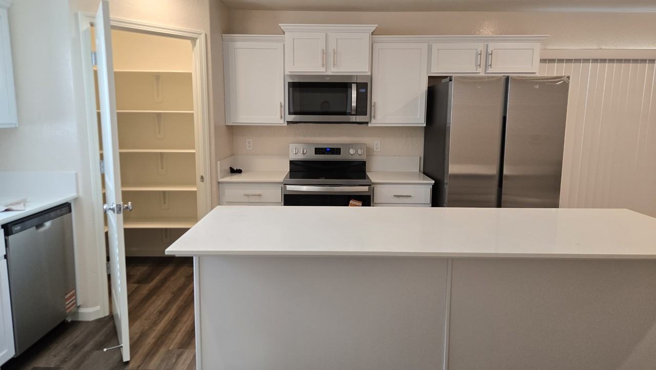 2376 S Bush Ave #NA - Photo 4 of 17