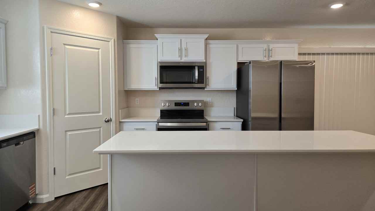 2376 S Bush Ave #NA - Photo 5 of 17