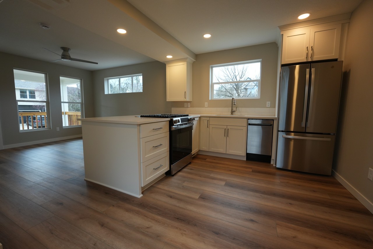 8870 Se 11th Ave #NA - Photo 6 of 26