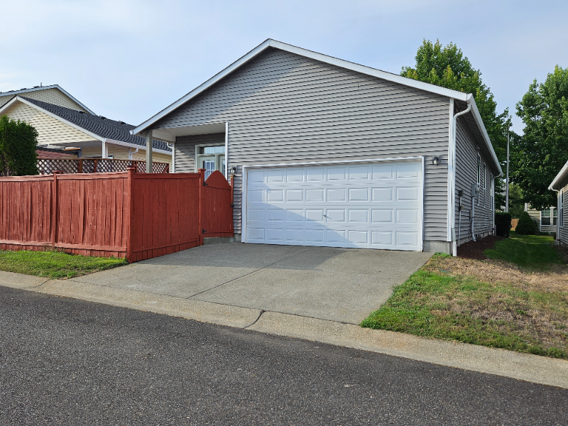 8421 16th Ave Se - Photo 4 of 10
