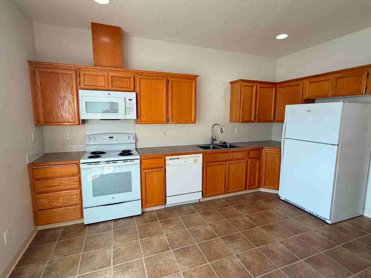 8421 16th Ave Se - Photo 5 of 10