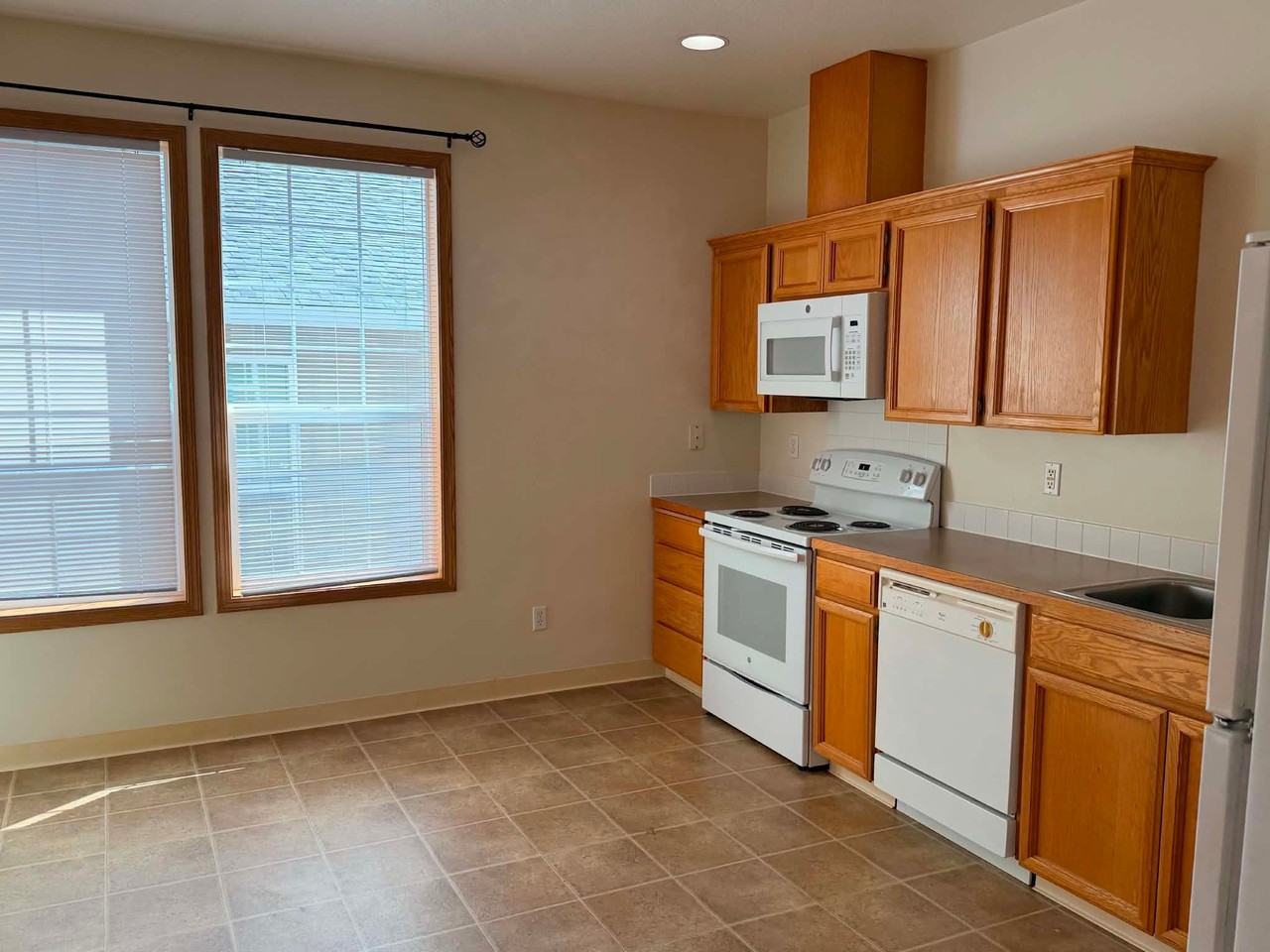 8421 16th Ave Se - Photo 6 of 10