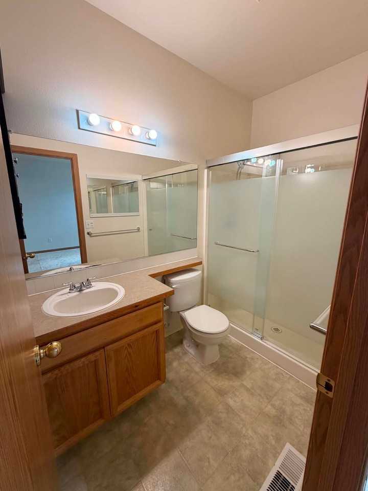 8421 16th Ave Se - Photo 7 of 10