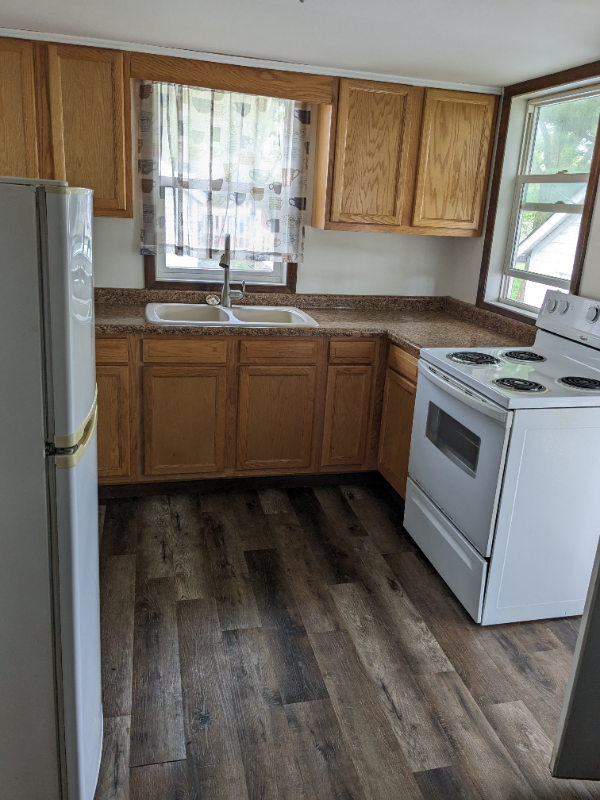 453 1/2 N River St - Photo 3 of 10