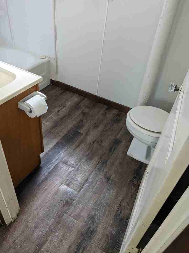 453 1/2 N River St - Photo 4 of 10