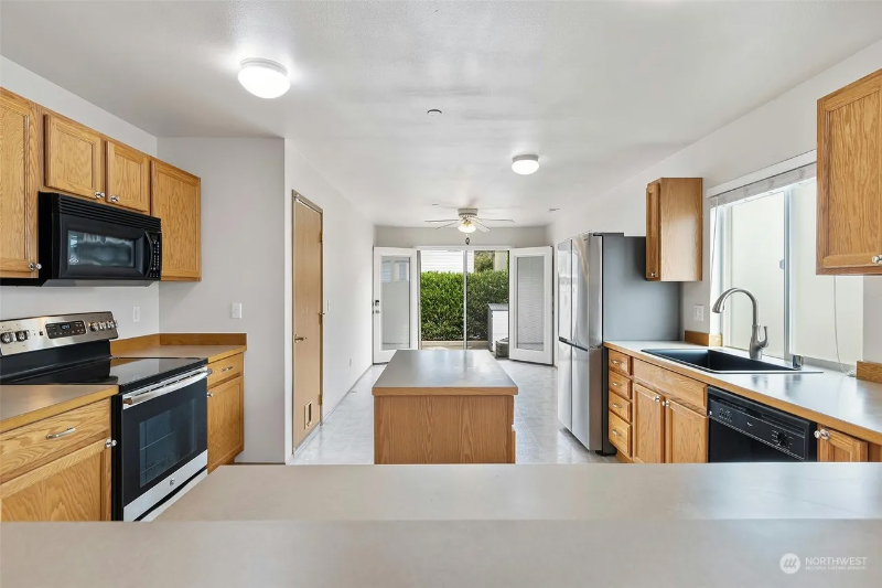 1324 Rowan Ct - Photo 4 of 20