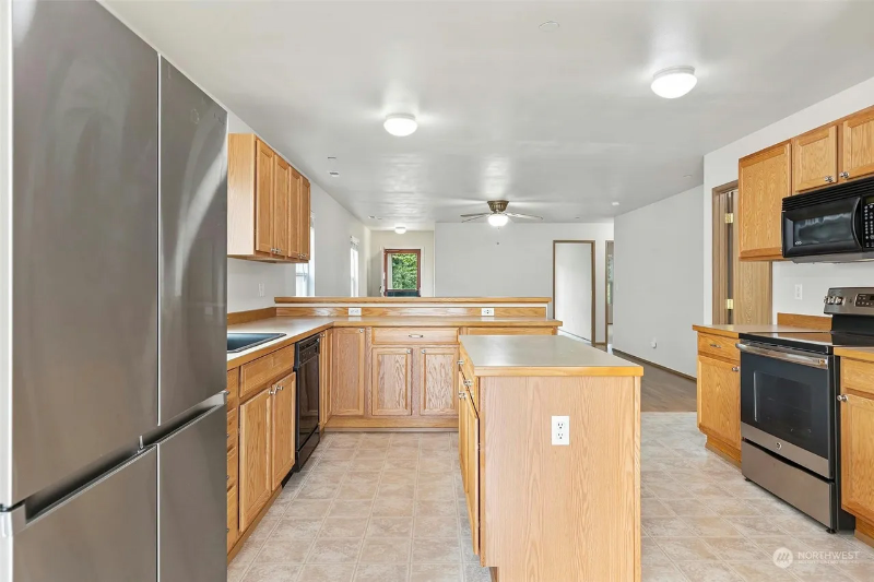 1324 Rowan Ct - Photo 5 of 20