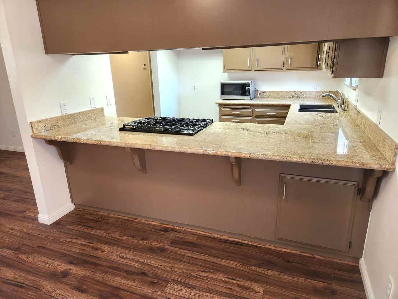 404 24th St #B - Photo 4 of 10