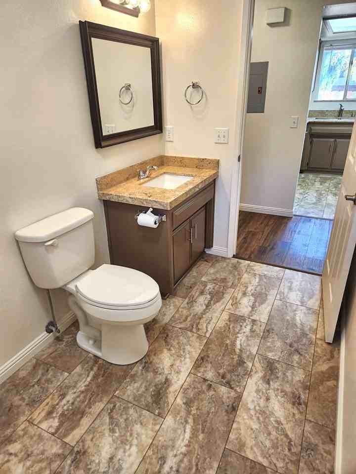404 24th St #B - Photo 6 of 10