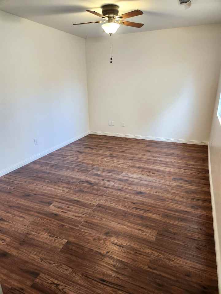 404 24th St #B - Photo 7 of 10