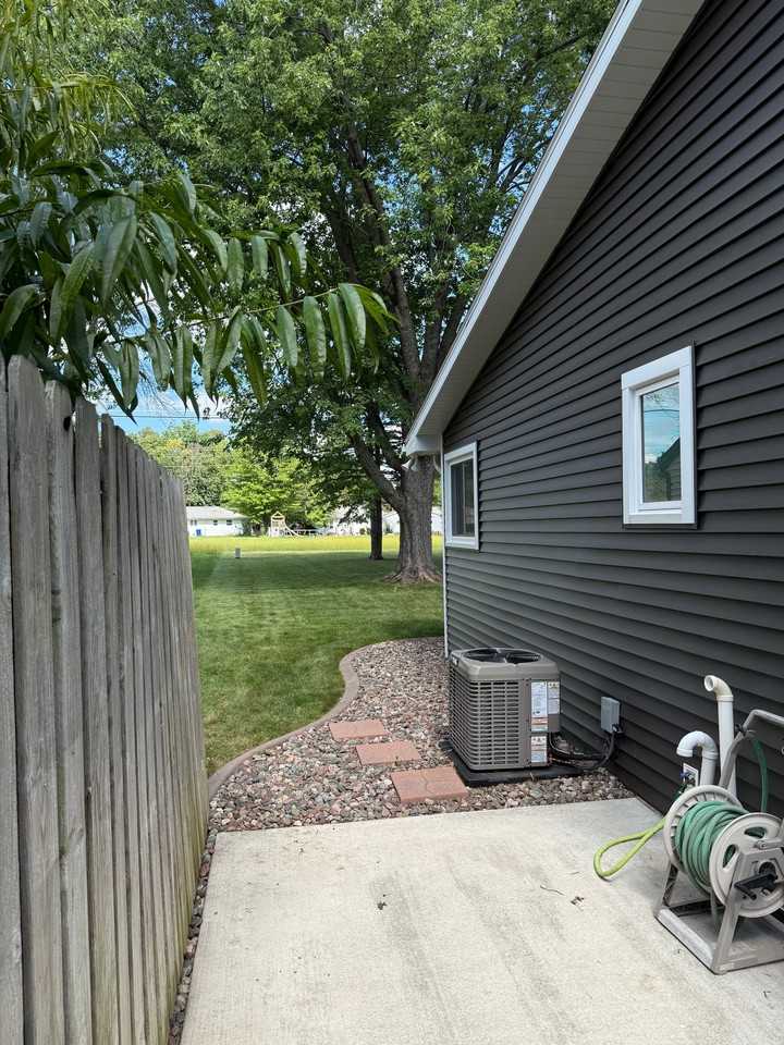 824 E Sylvan Ave - Photo 4 of 18