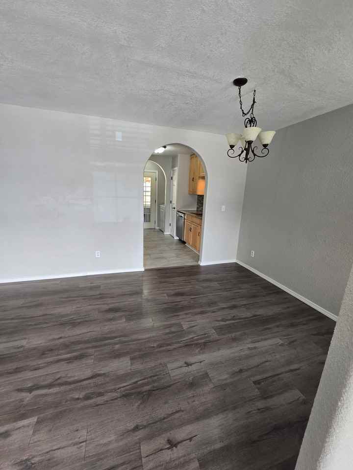 801 Hacienda Ln #14 - Photo 5 of 37