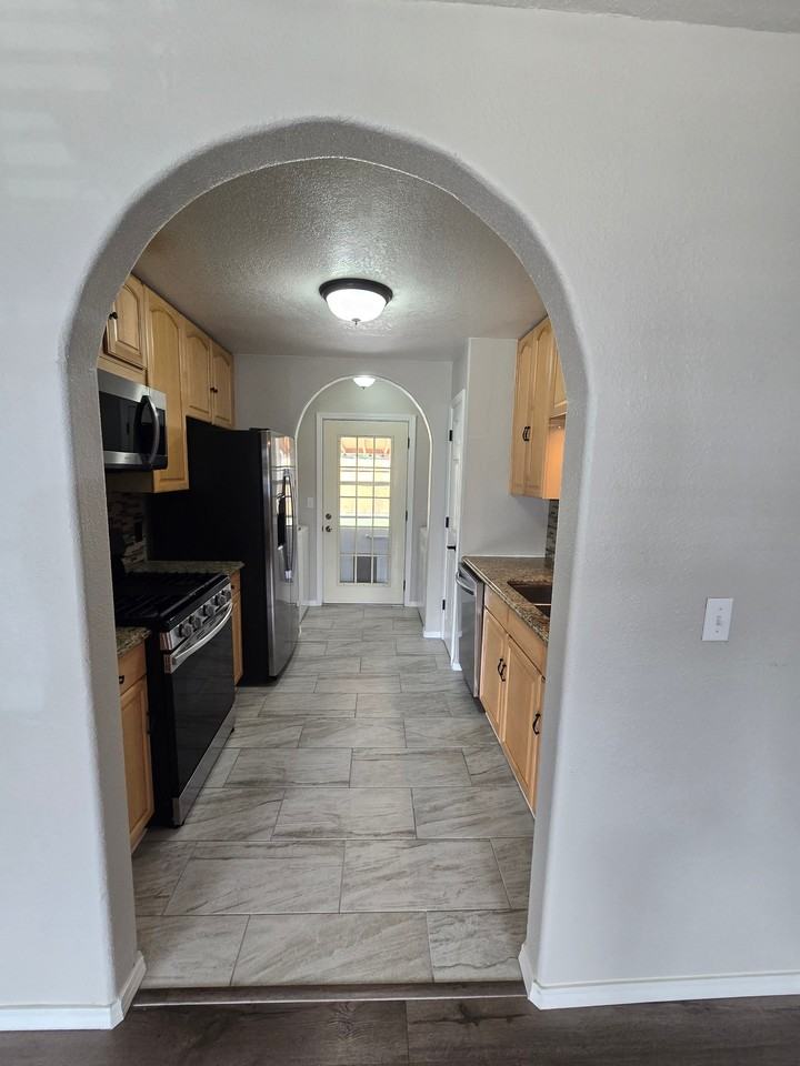 801 Hacienda Ln #14 - Photo 6 of 37