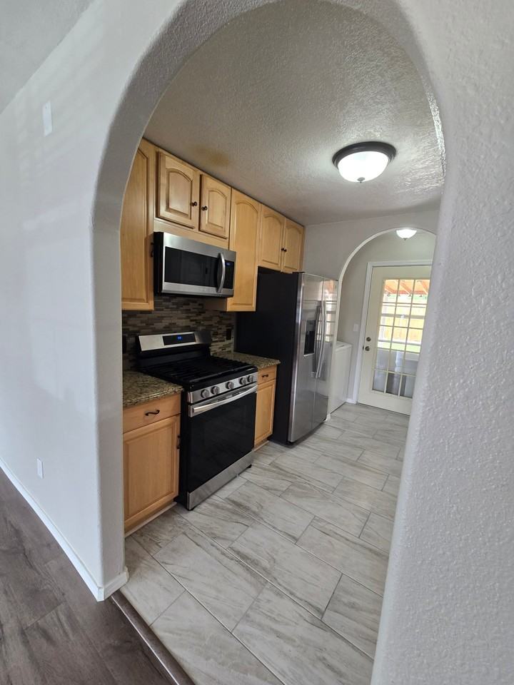 801 Hacienda Ln #14 - Photo 7 of 37