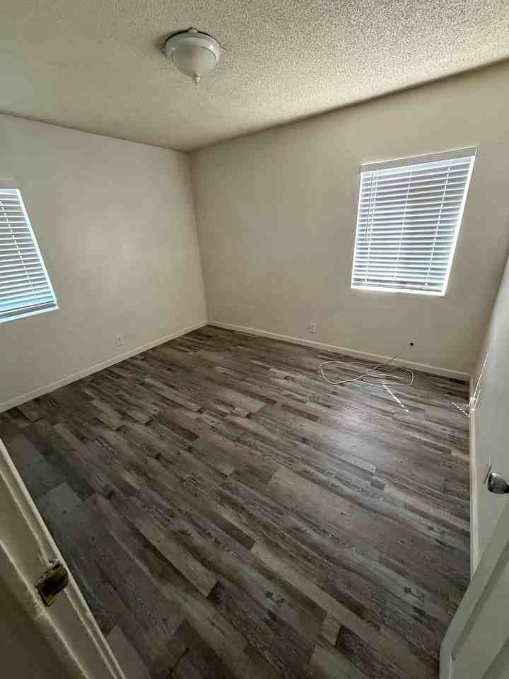 917 Chester Pl #4 - Photo 3 of 5
