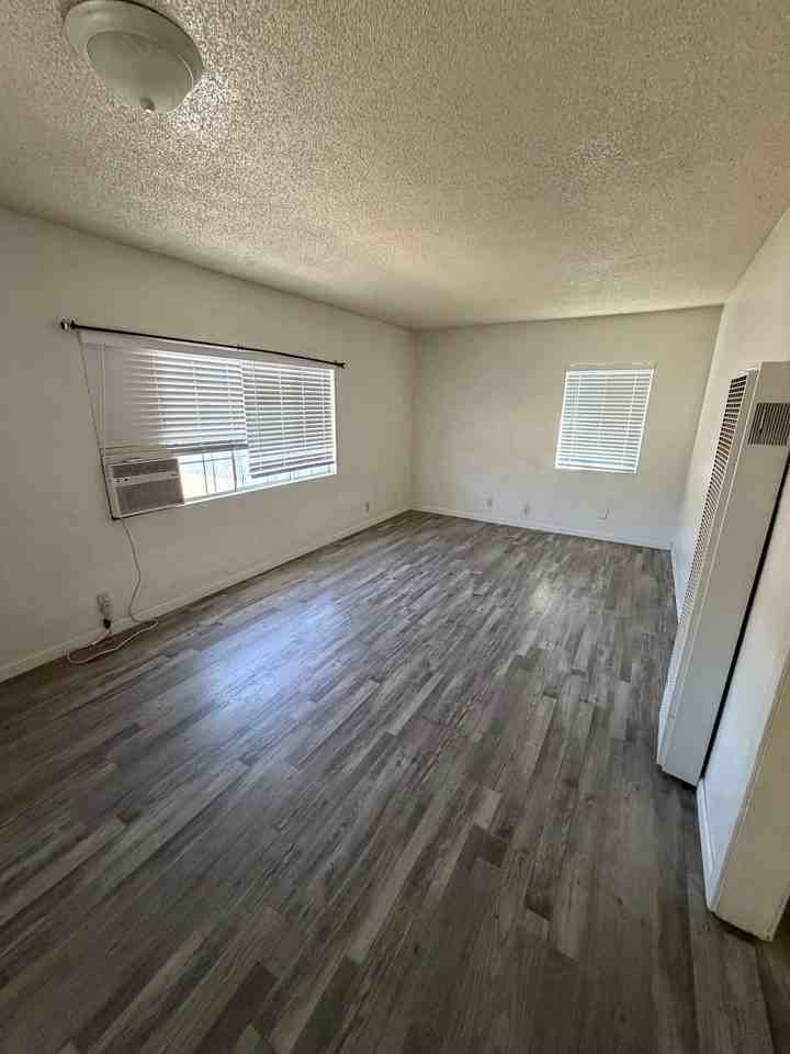 917 Chester Pl #4 - Photo 5 of 5