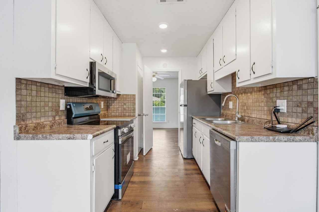 7150 Santa Barbara St - Photo 4 of 20
