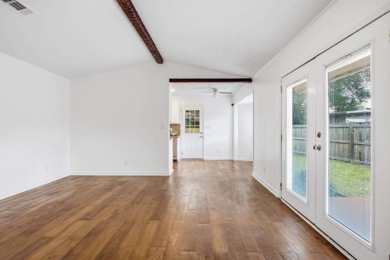 7150 Santa Barbara St - Photo 6 of 20