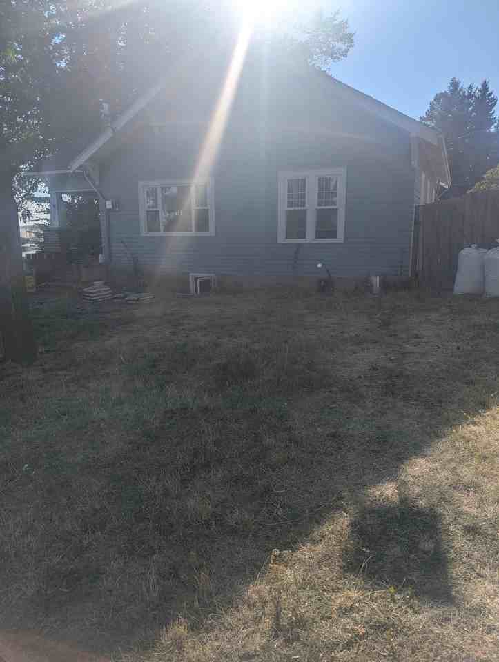 606 W Chestnut St - Photo 2 of 6