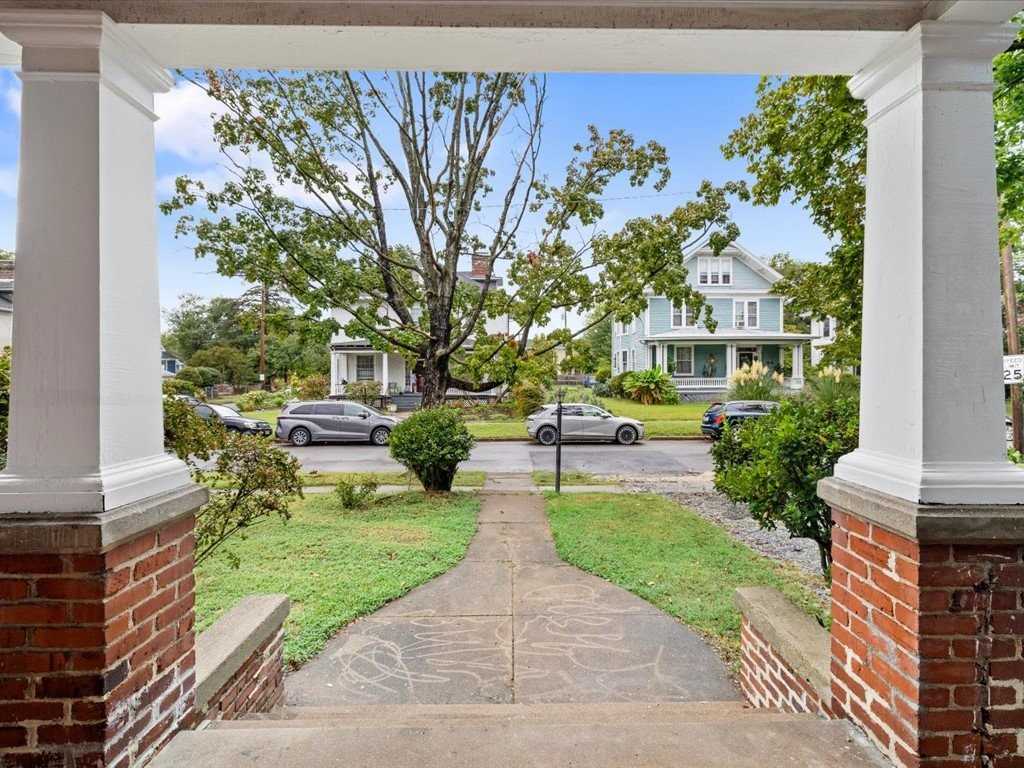 2701 Barton Ave - Photo 3 of 19