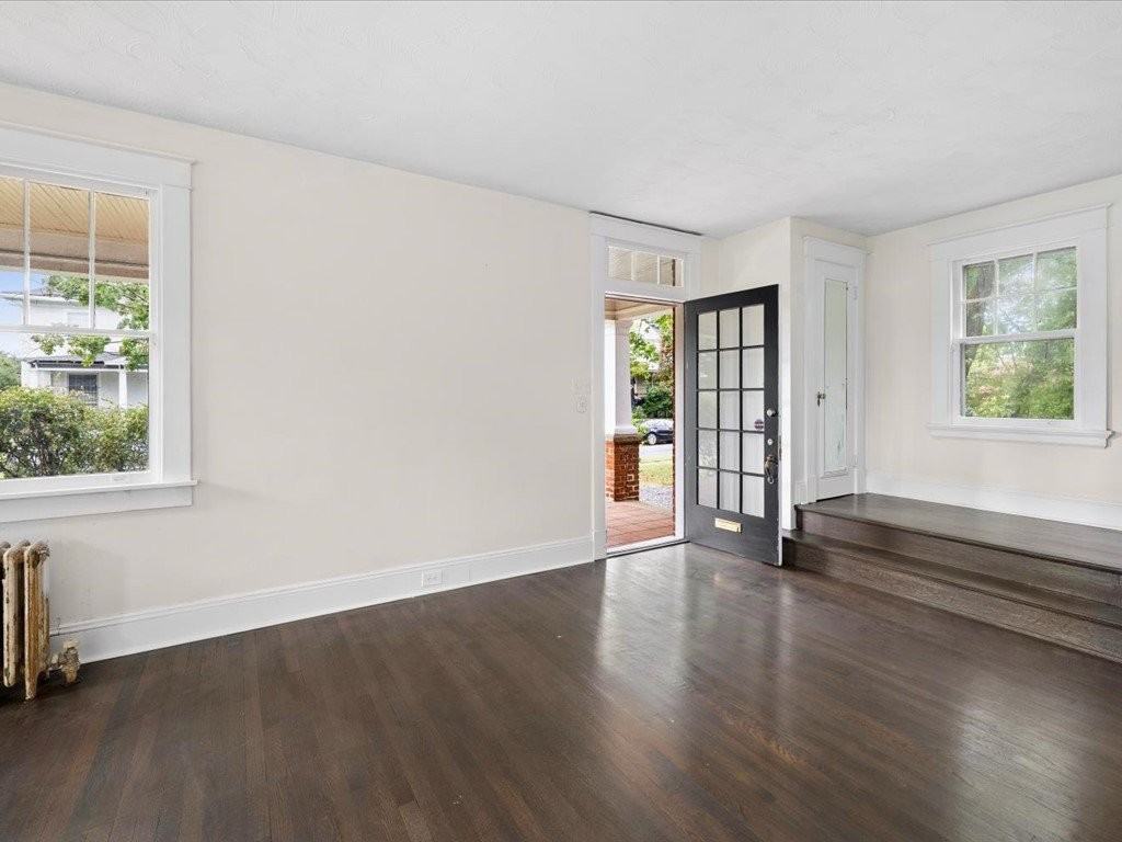 2701 Barton Ave - Photo 4 of 19