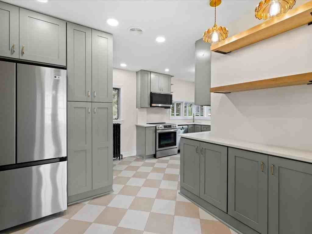 2701 Barton Ave - Photo 7 of 19