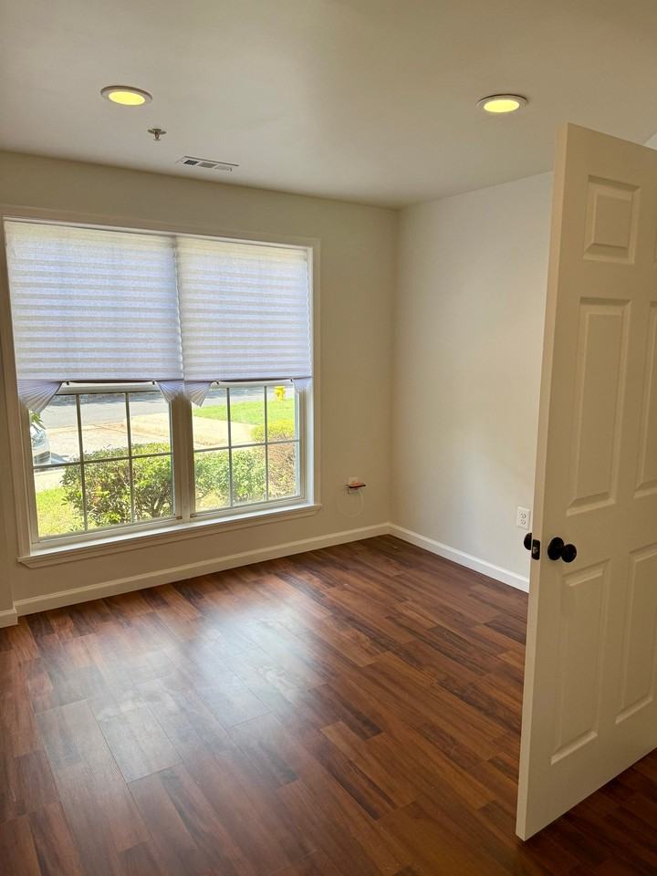 981 Pirates Ct - Photo 3 of 20