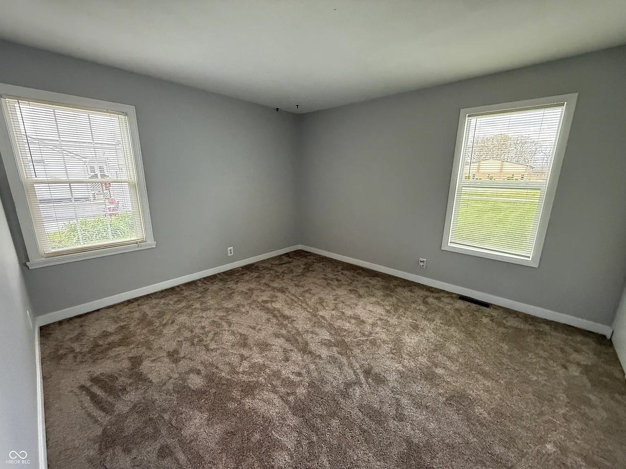 1109 Hoy Ave - Photo 4 of 8
