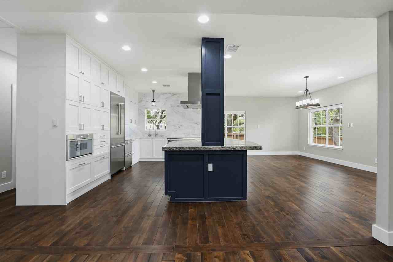 17006 Silverwood Drive - Photo 3 of 33