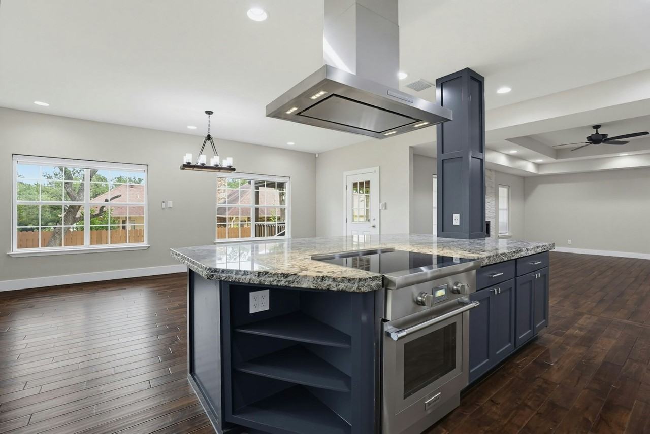 17006 Silverwood Drive - Photo 4 of 33