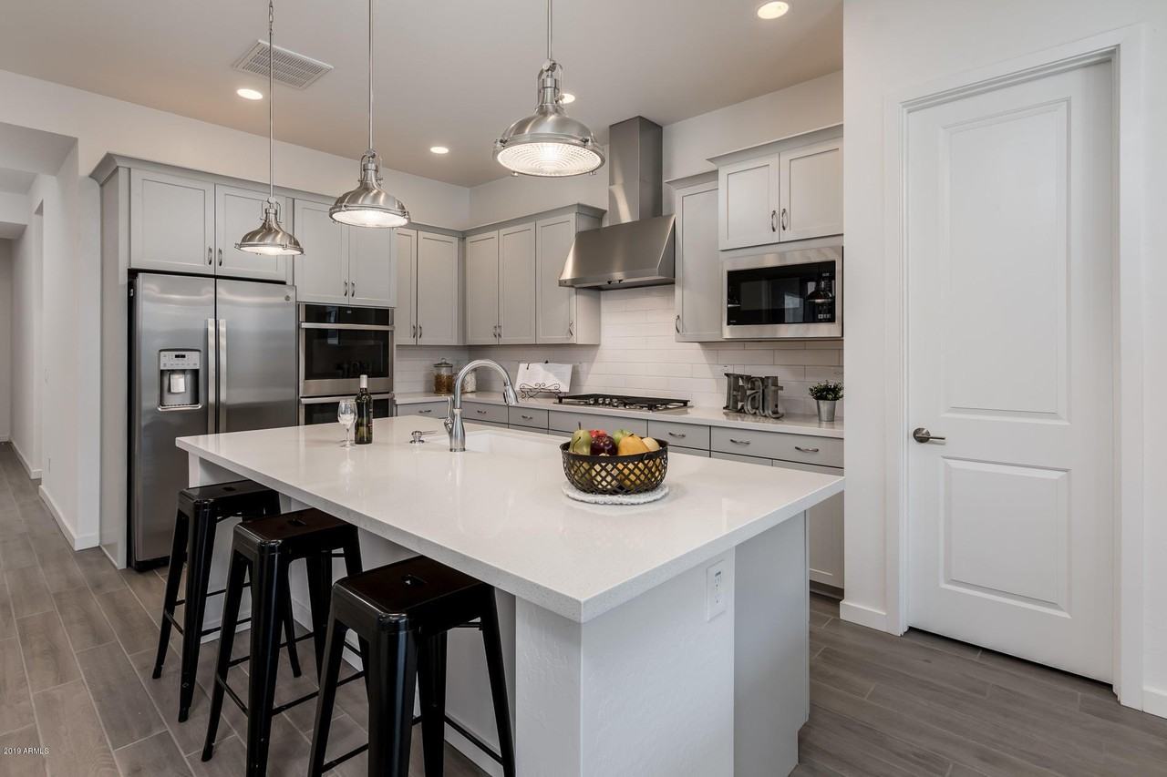 927 E Paseo Way - Photo 4 of 24