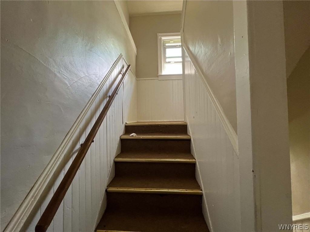 98 Freund St - Photo 2 of 32