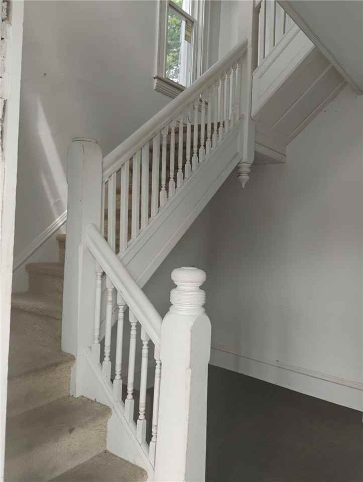 1018 Hall St - Photo 2 of 10