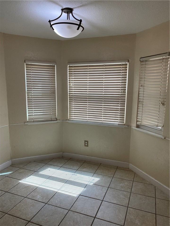 10721 Rockwood St - Photo 5 of 21
