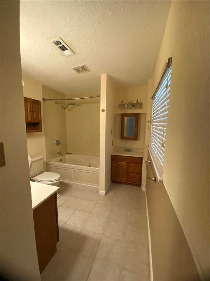 10721 Rockwood St - Photo 7 of 21