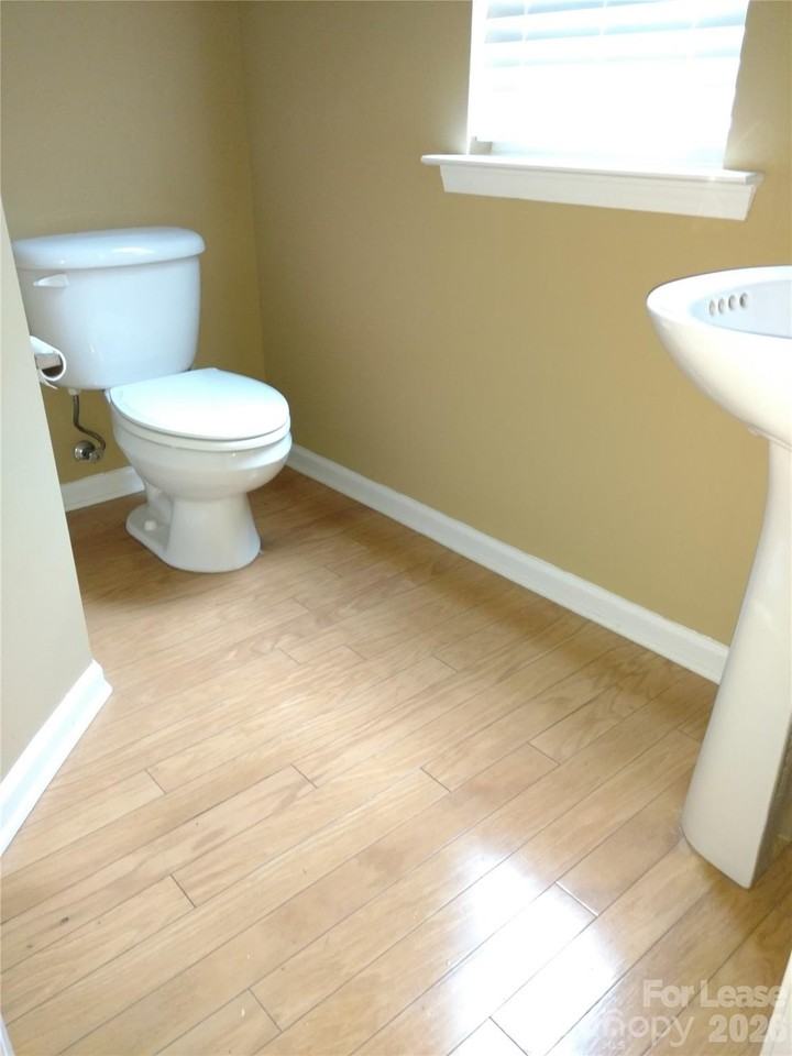 1510 Royal Auburn Ave - Photo 4 of 10