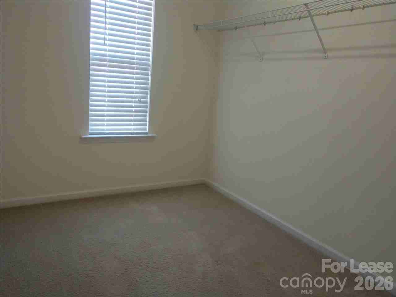 1510 Royal Auburn Ave - Photo 6 of 10