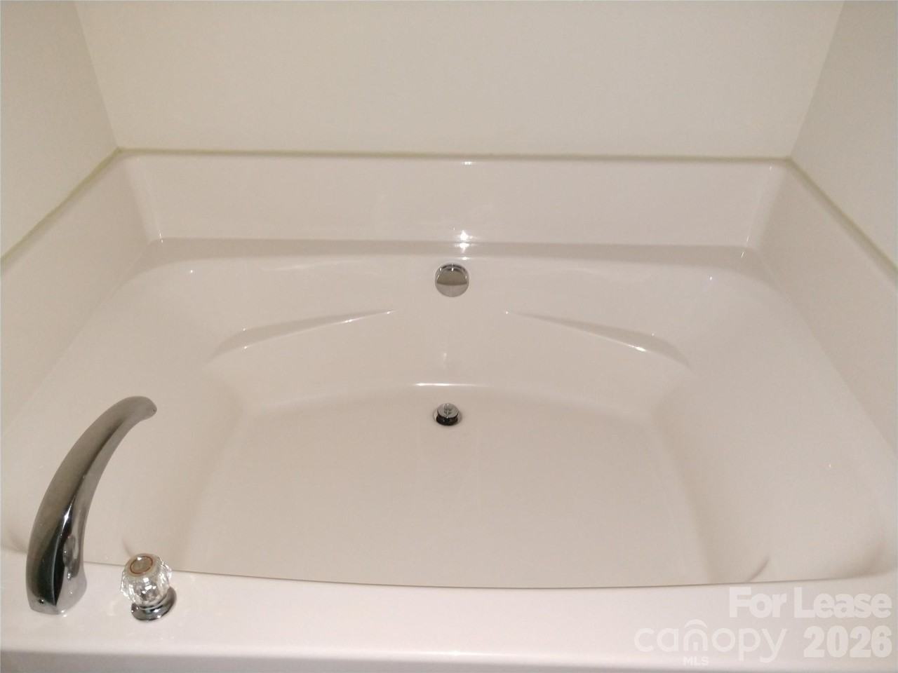 1510 Royal Auburn Ave - Photo 7 of 10