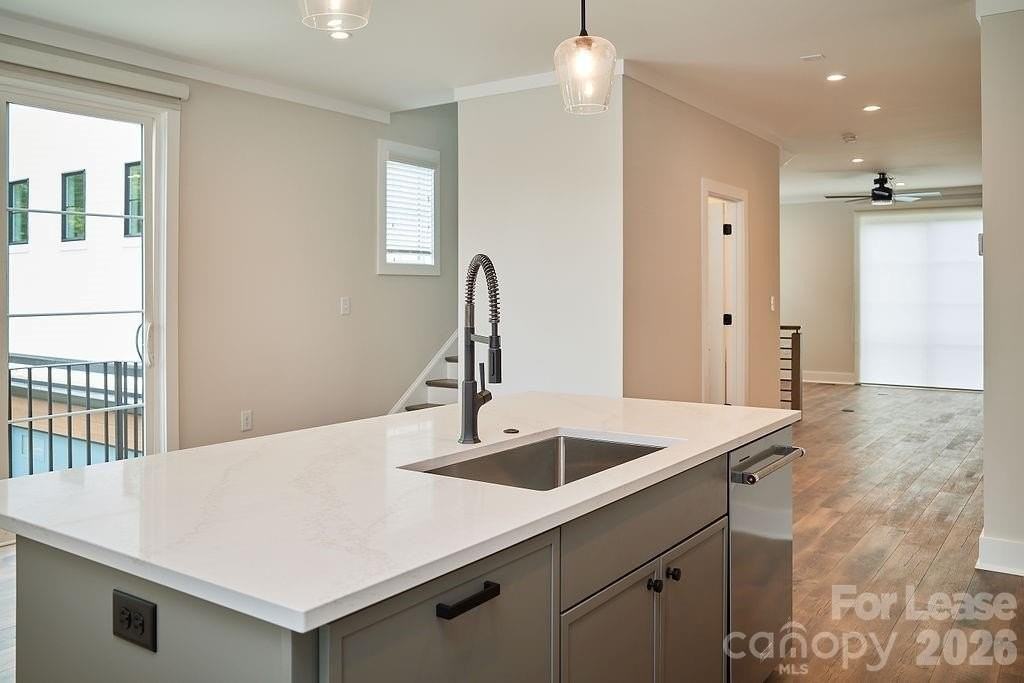 1300 E 10th St - Photo 4 of 22