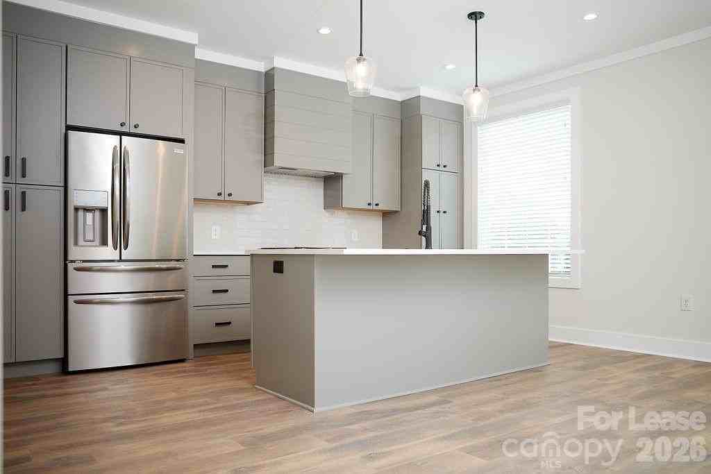 1302 E 10th St - Photo 2 of 18