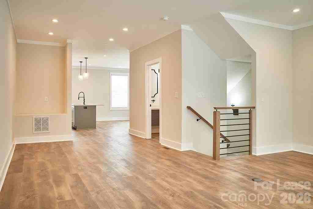 1302 E 10th St - Photo 7 of 18