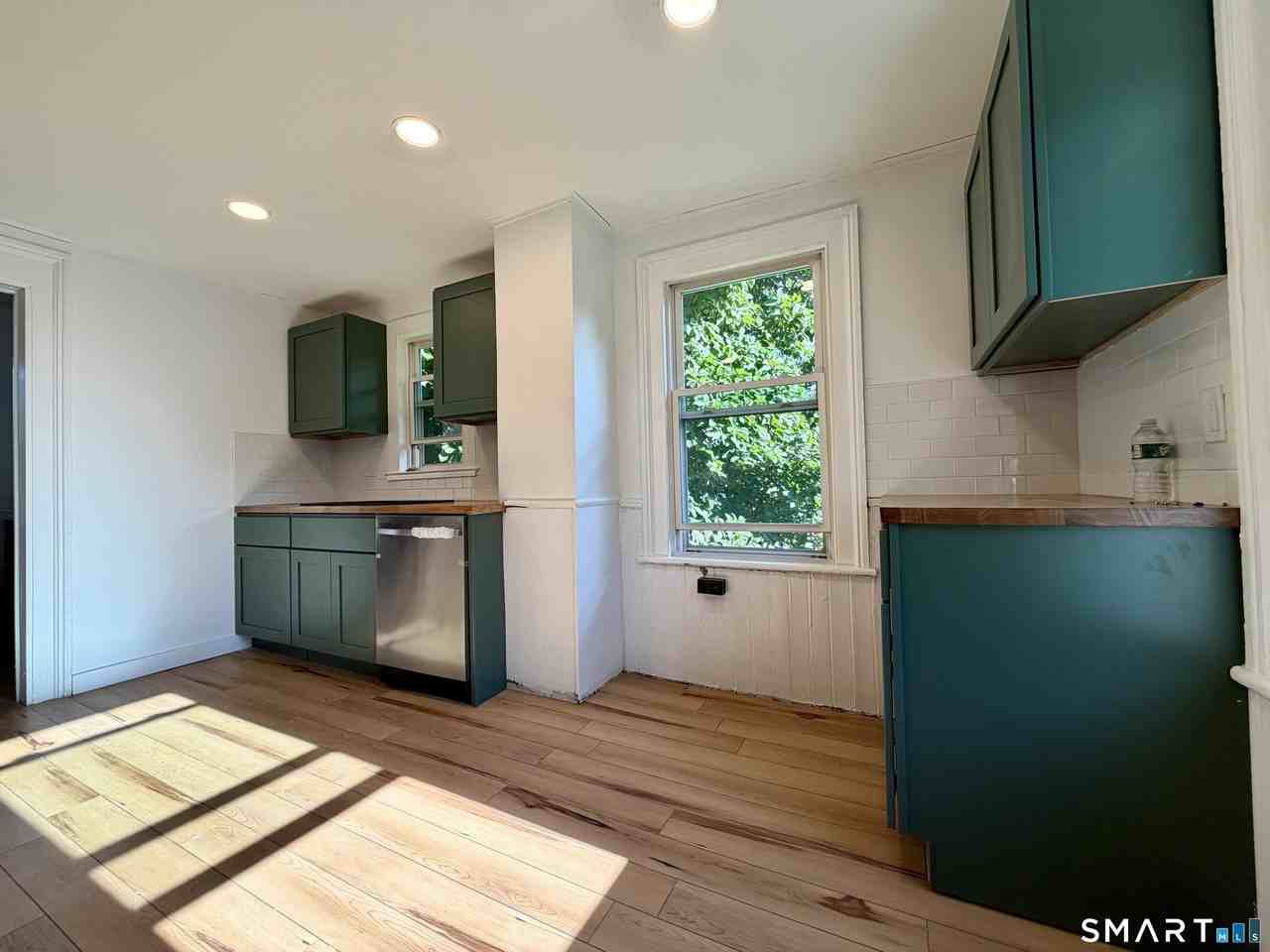 70 Riverside Ave - Photo 3 of 19