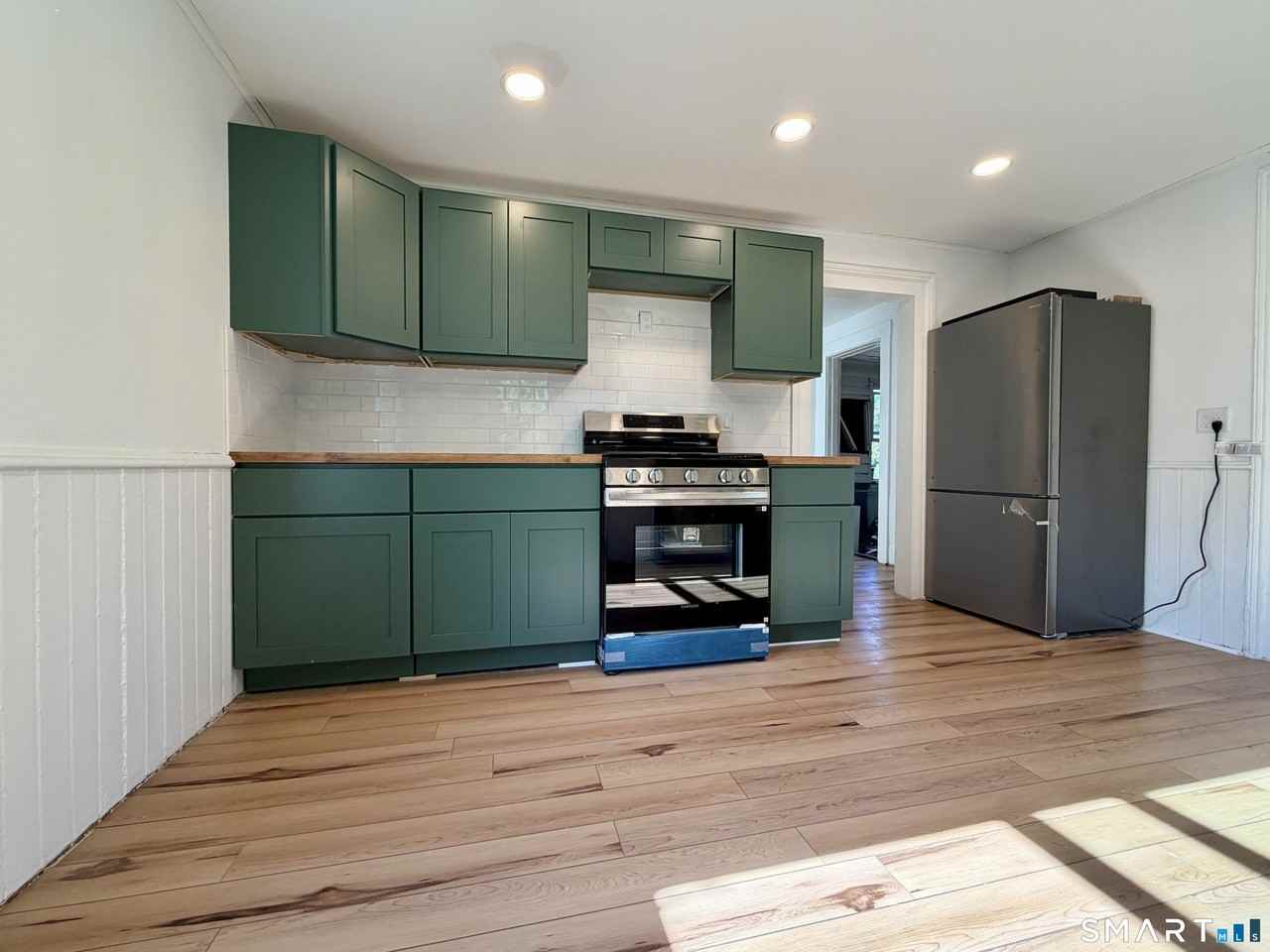70 Riverside Ave - Photo 5 of 19
