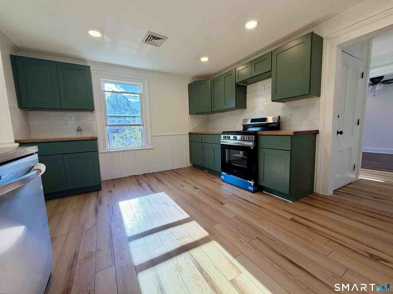 70 Riverside Ave - Photo 6 of 19
