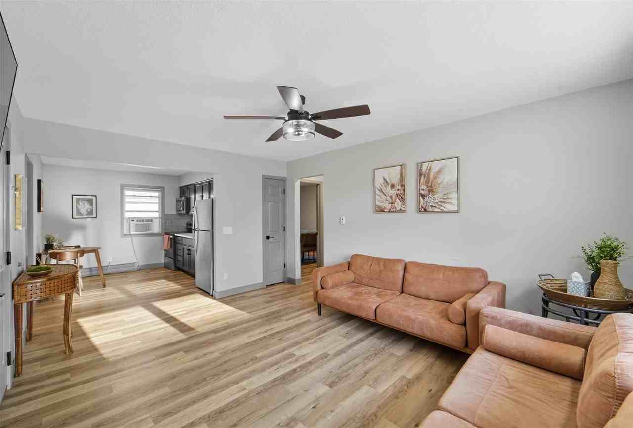 203 3rd St Se #2B - Photo 2 of 13