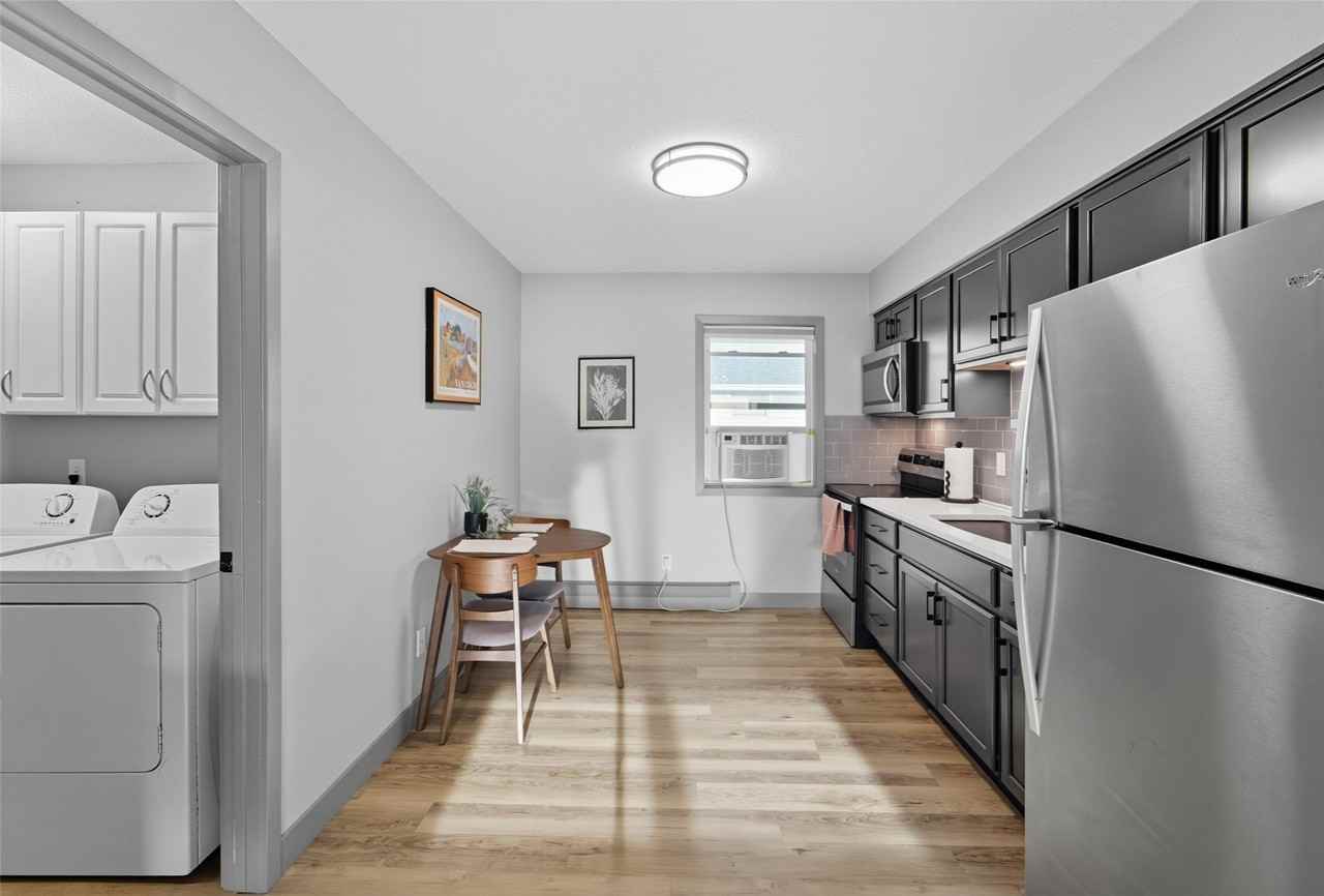 203 3rd St Se #2B - Photo 3 of 13