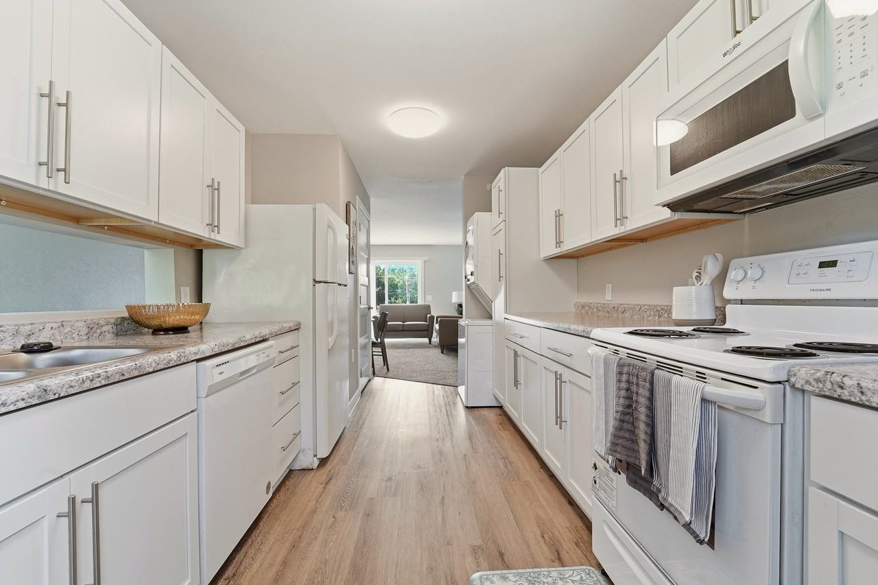 2440 Sw 9th St #3 - Photo 4 of 11